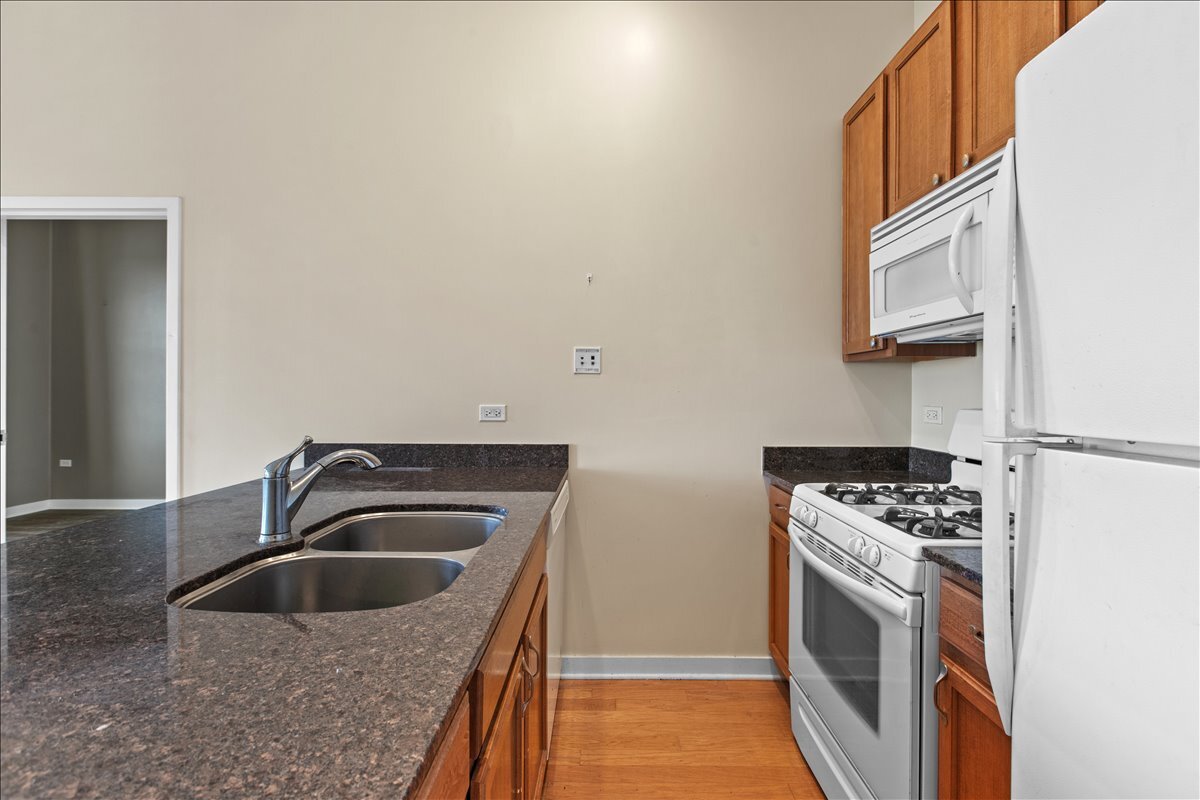 4015 N Milwaukee Avenue 416 Property Photo 7
