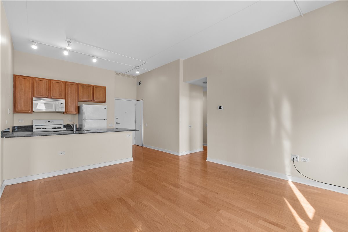 4015 N Milwaukee Avenue 416 Property Photo 9