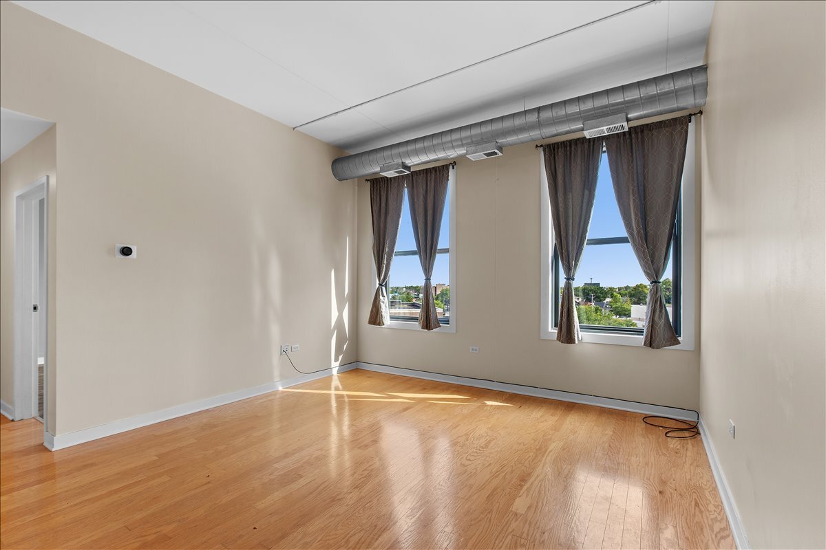4015 N Milwaukee Avenue 416 Property Photo 11