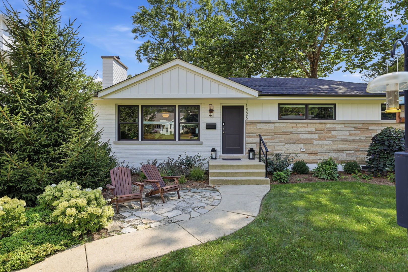 1526 E Forest Avenue Property Photo 1