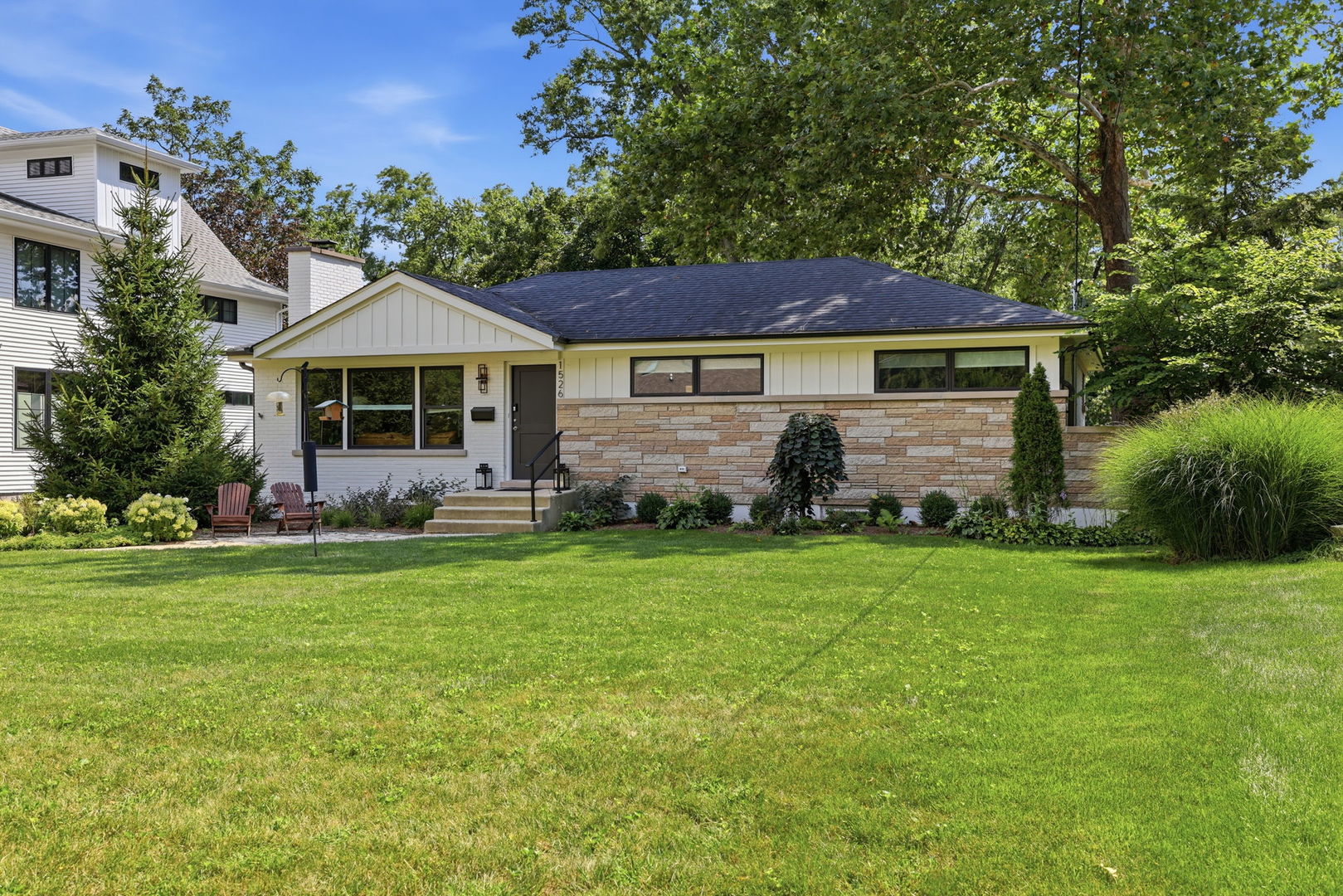 1526 E Forest Avenue Property Photo 3