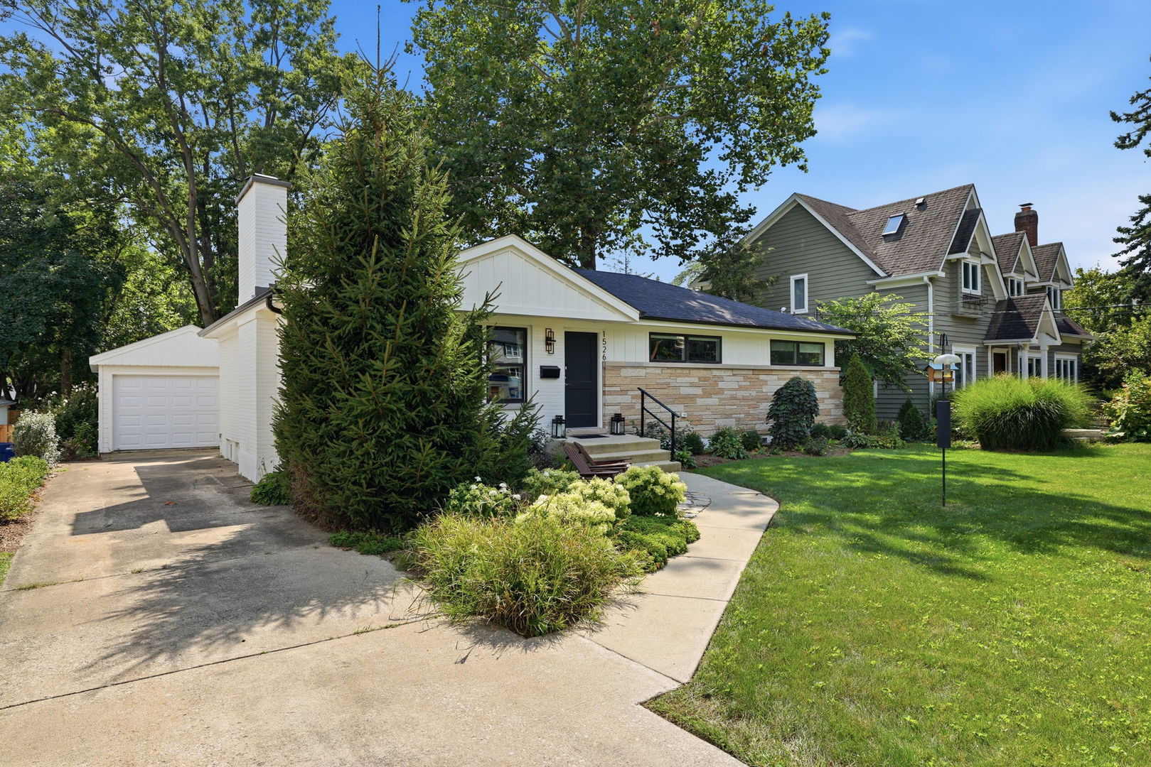 1526 E Forest Avenue Property Photo 4