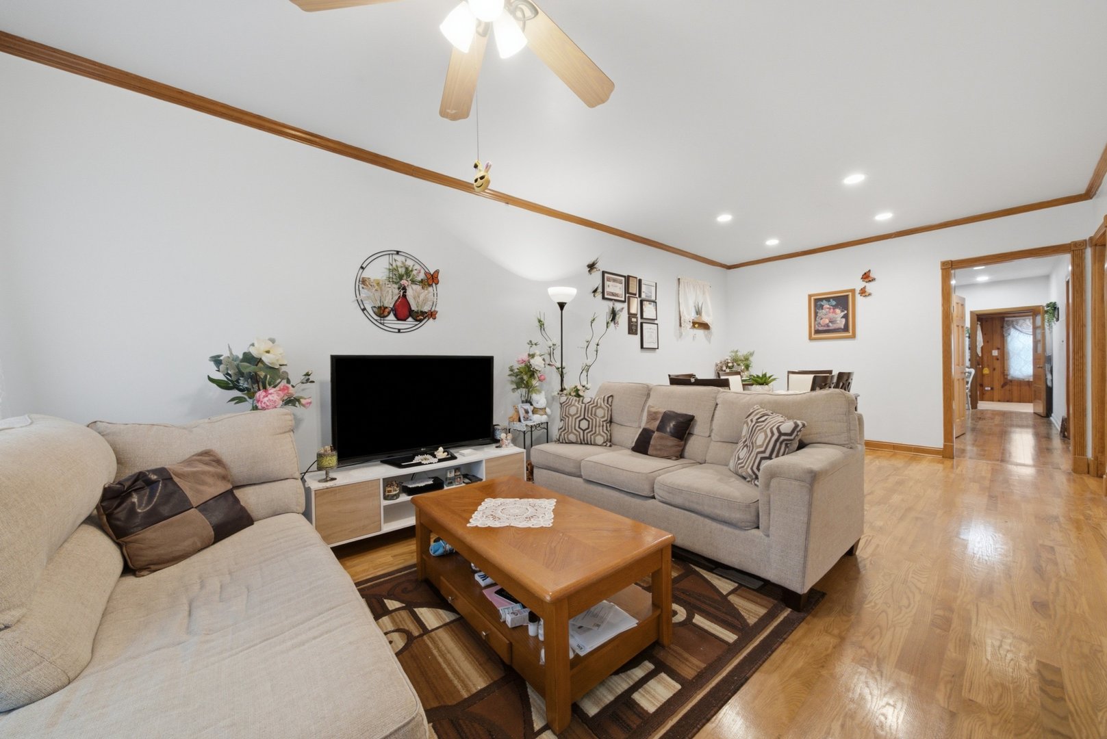 4746 N Karlov Avenue Property Photo 5