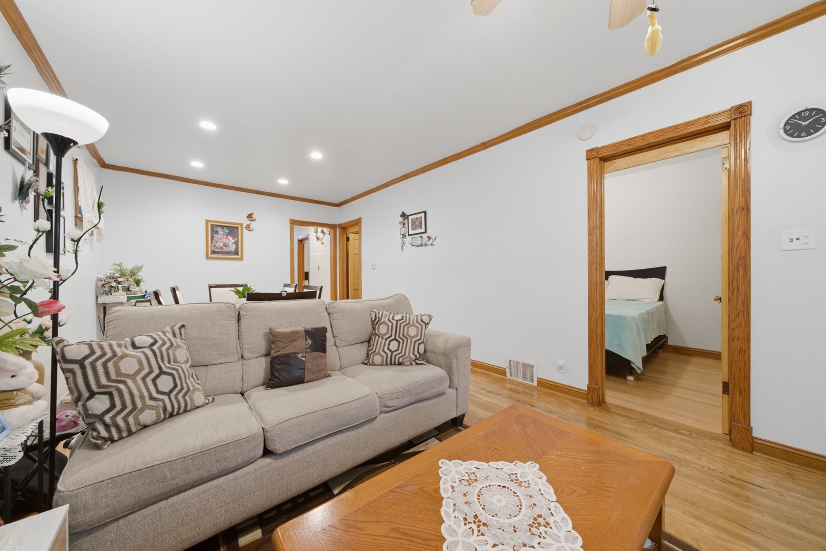 4746 N Karlov Avenue Property Photo 6