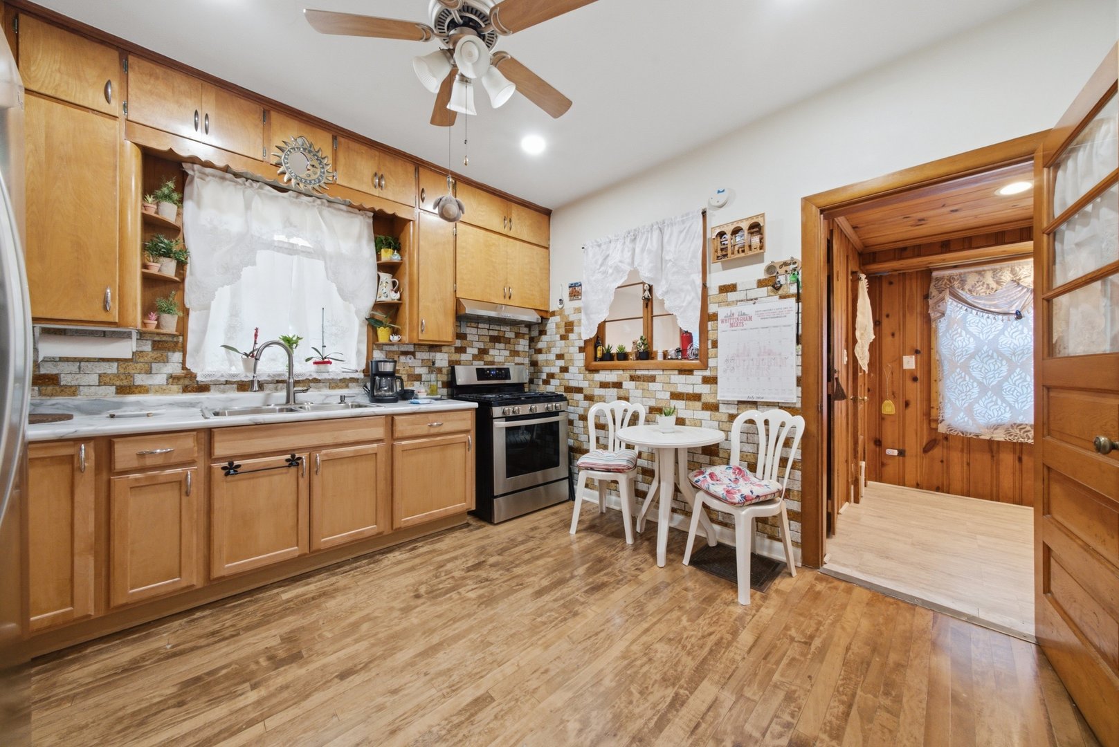4746 N Karlov Avenue Property Photo 11