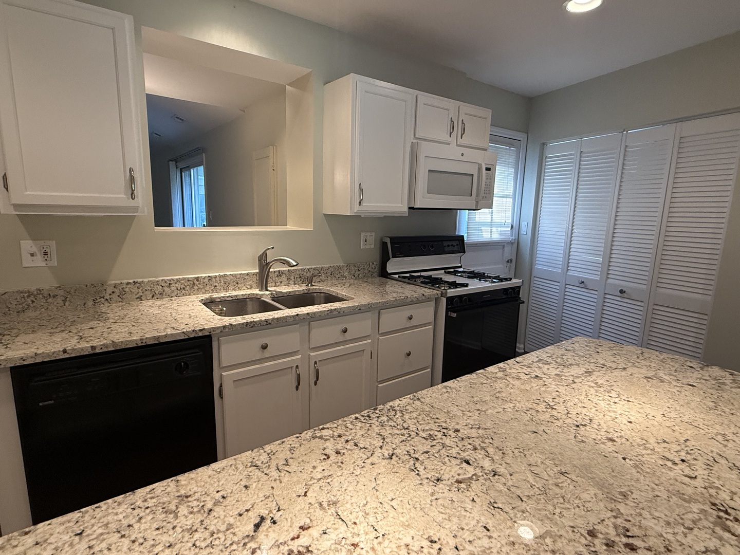 525 7th Avenue Property Photo 3
