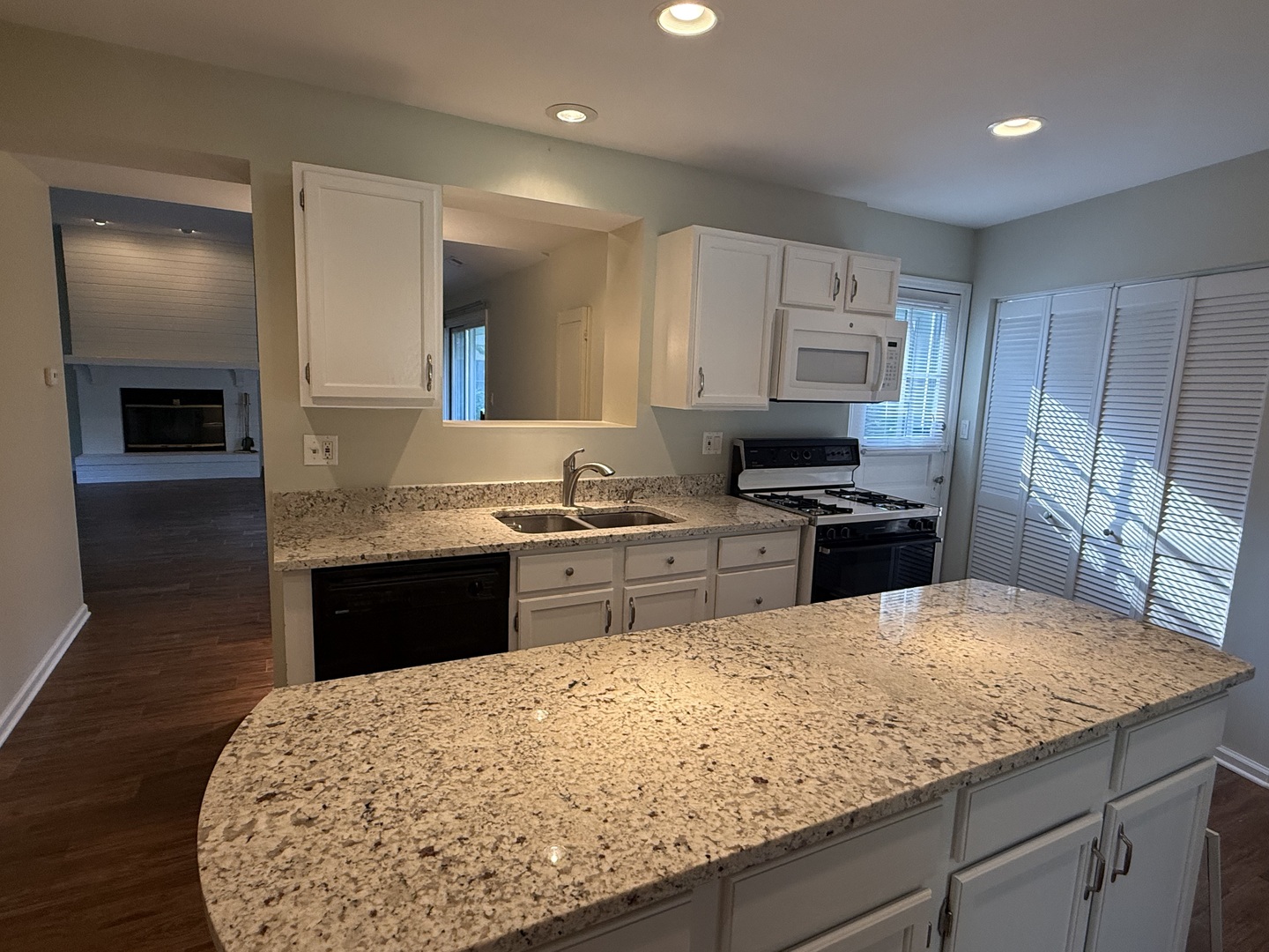 525 7th Avenue Property Photo 11