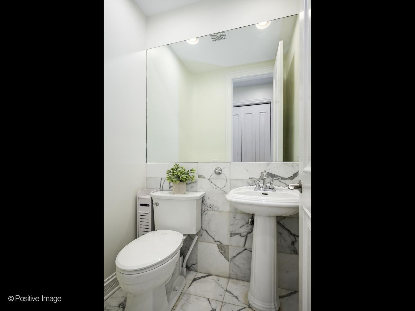 2342 W Montana Street 2w Property Photo 13