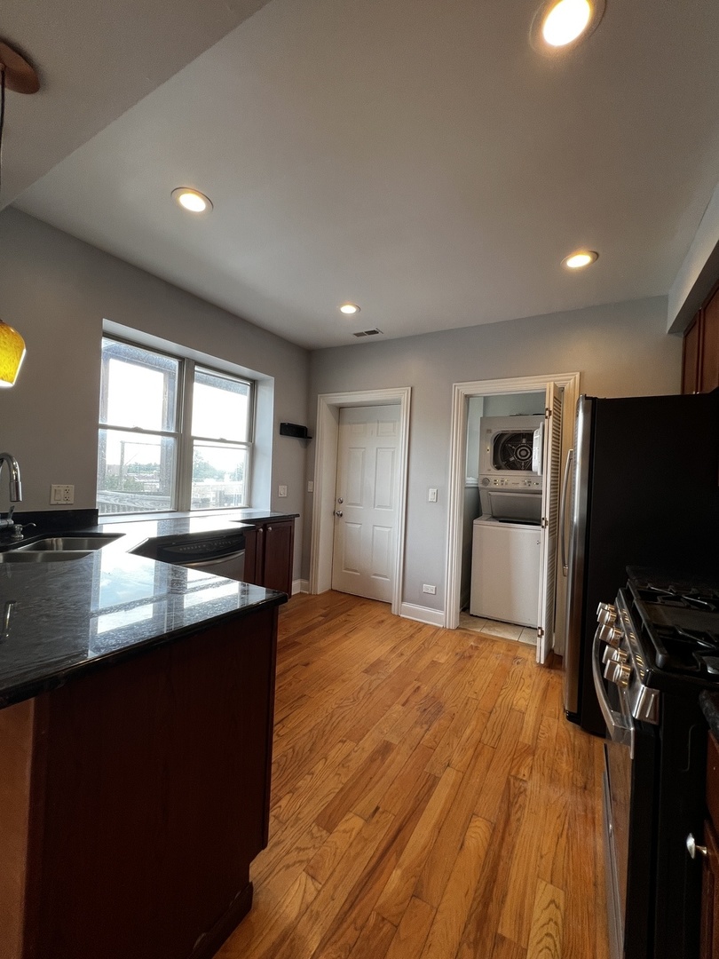 2707 W Glenlake Avenue 3 Property Photo 8