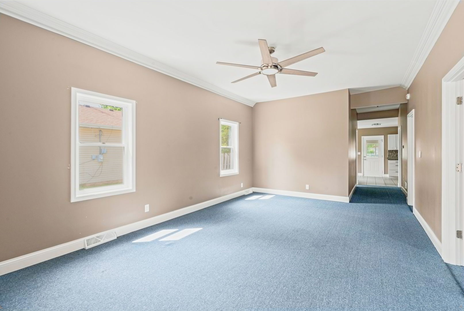 107 E Prairie Street Property Photo 6