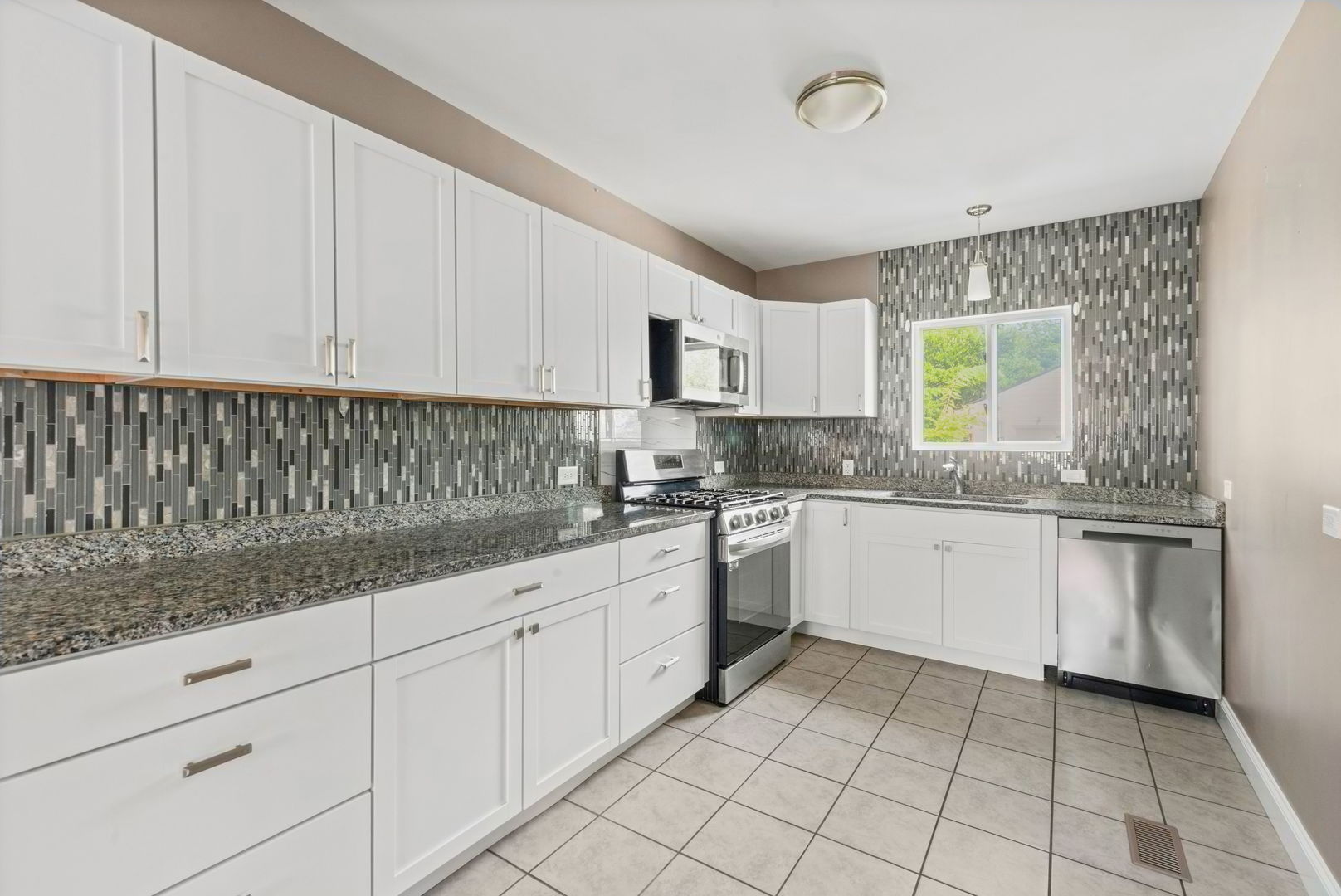 107 E Prairie Street Property Photo 10