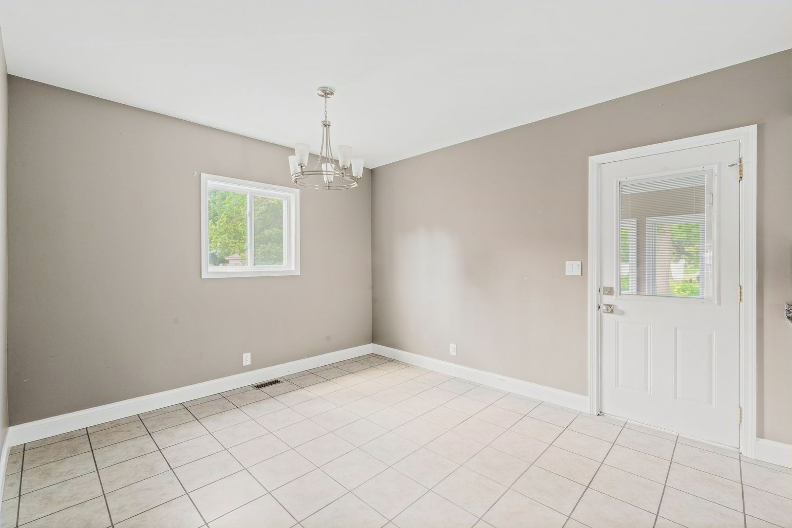 107 E Prairie Street Property Photo 11