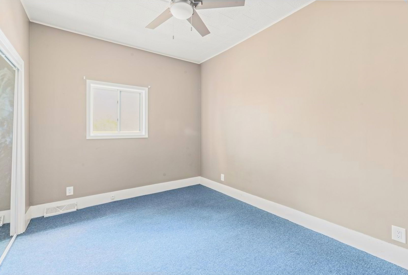 107 E Prairie Street Property Photo 13