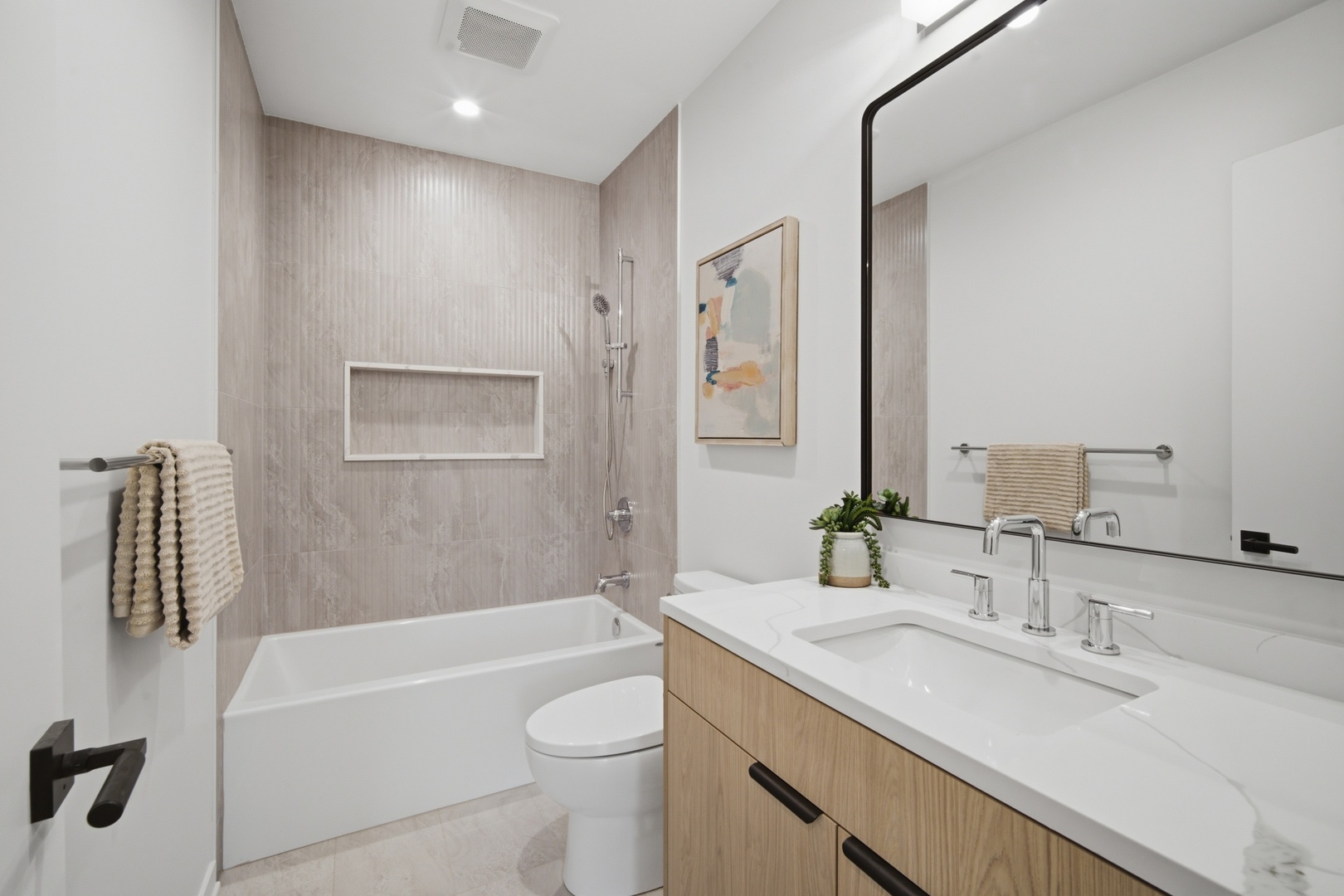 49 Prairie Avenue 49b Property Photo 13