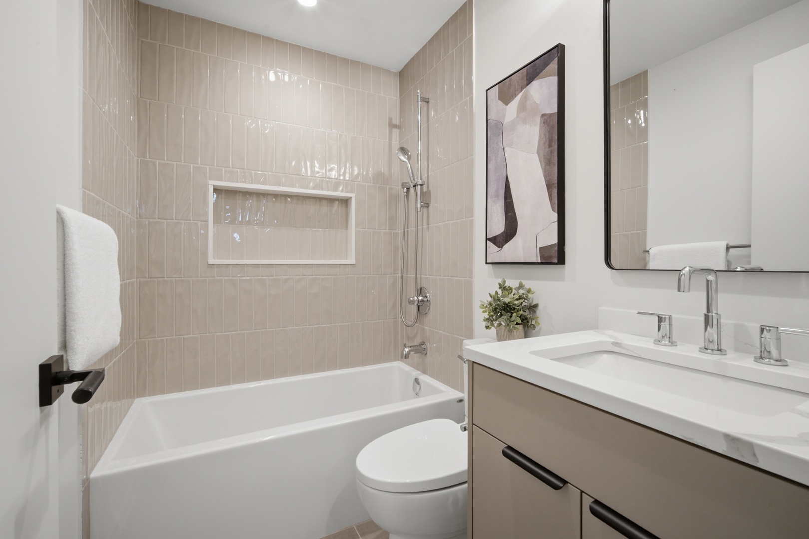 49 Prairie Avenue 49b Property Photo 16