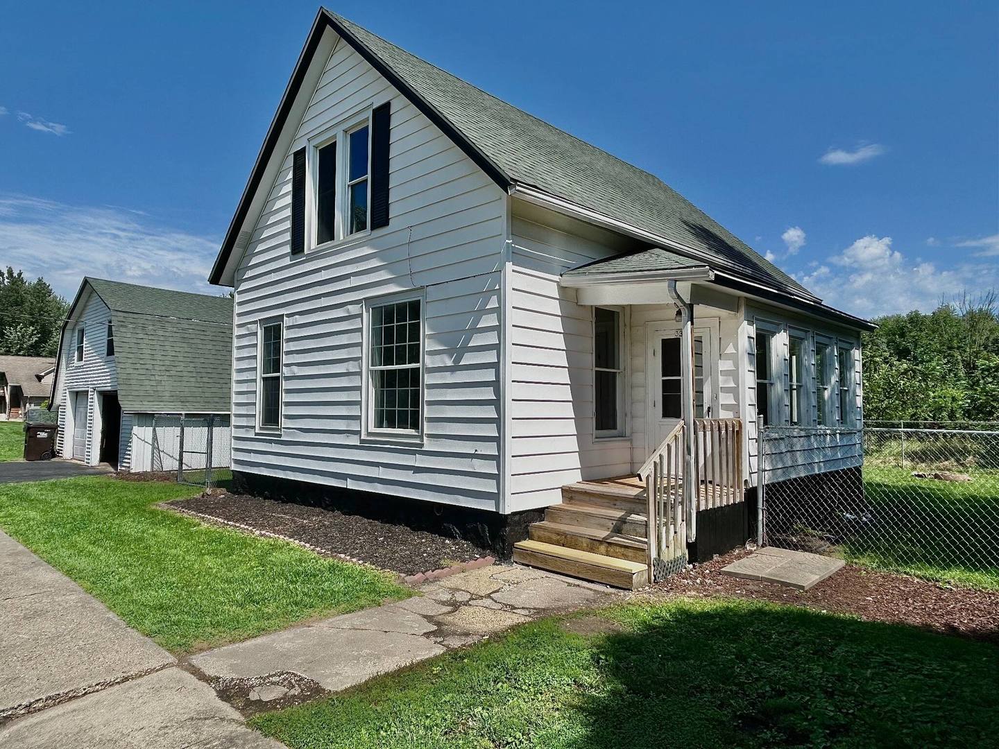 335 5th Street Property Photo 1