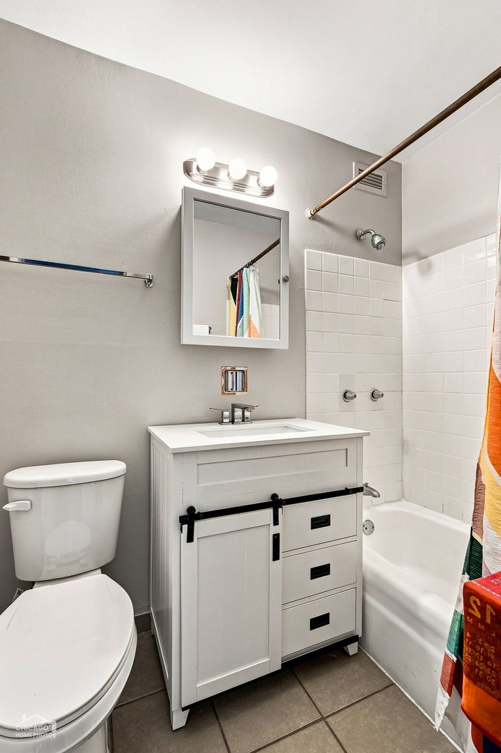 4850 S Lake Park Avenue 2109b Property Photo 14