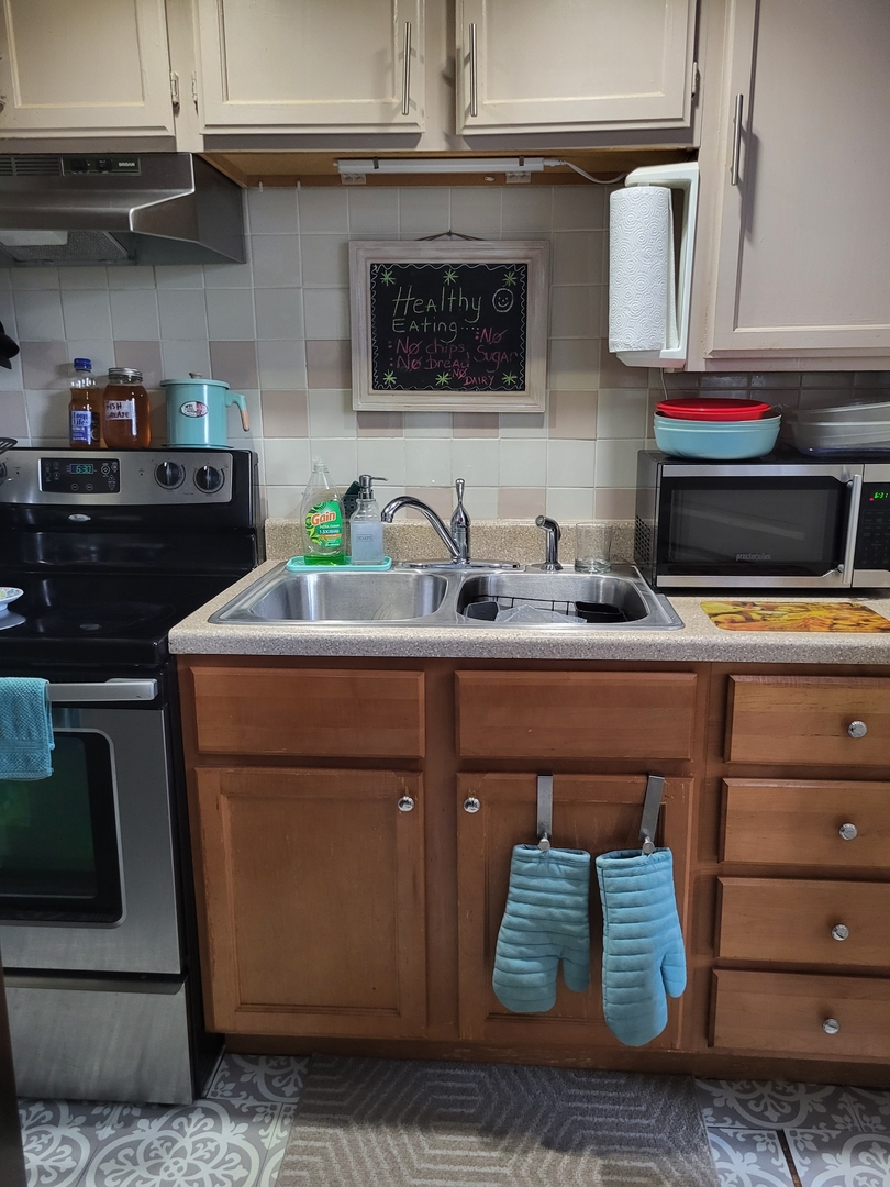 1762 W 95th Place Property Photo 22