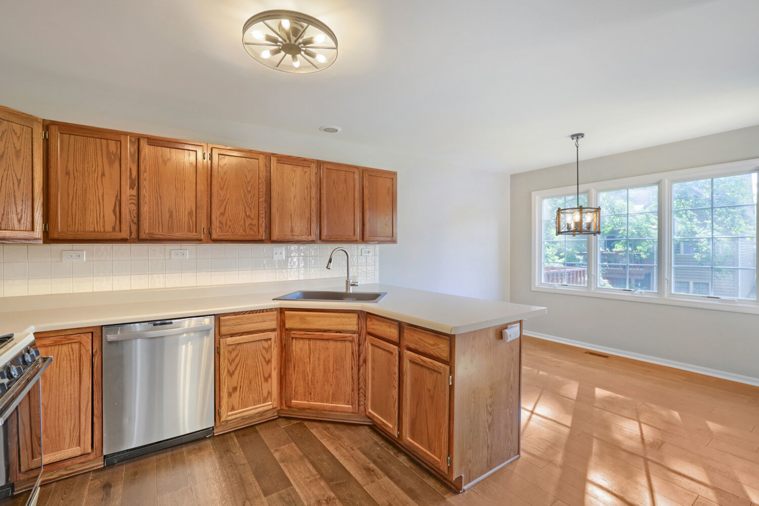 516 Silver Aspen Circle Property Photo 4