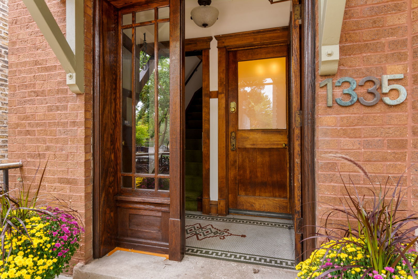1335 W Hollywood Avenue Property Photo 2