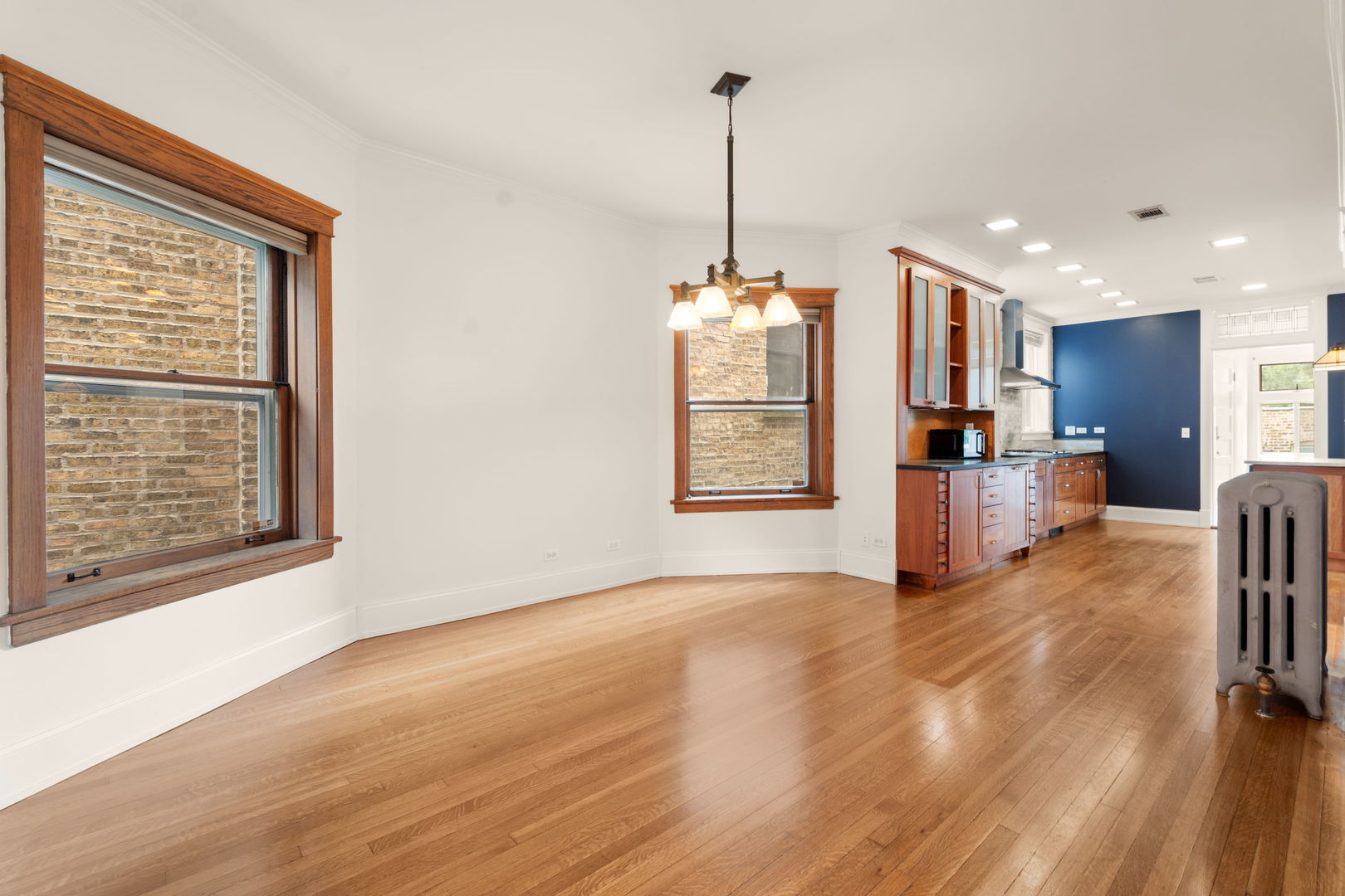 1335 W Hollywood Avenue Property Photo 6