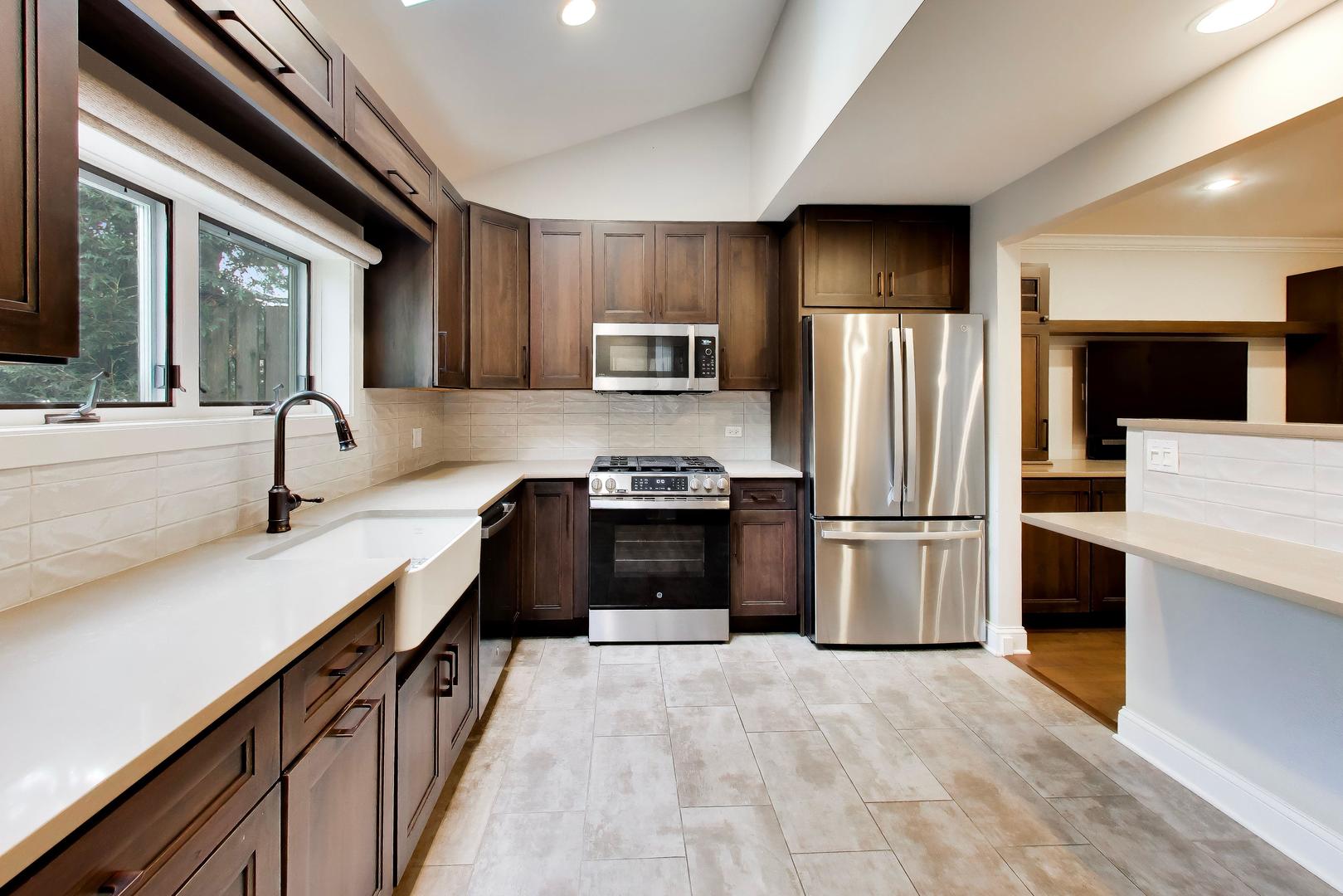 1712 Wildberry Drive B Property Photo 10