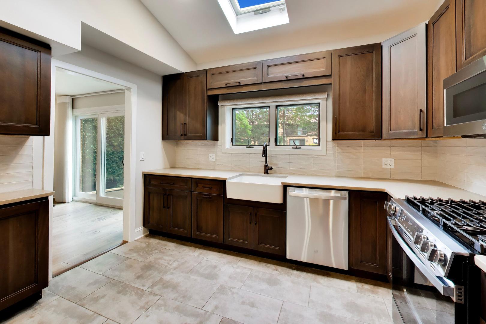 1712 Wildberry Drive B Property Photo 12