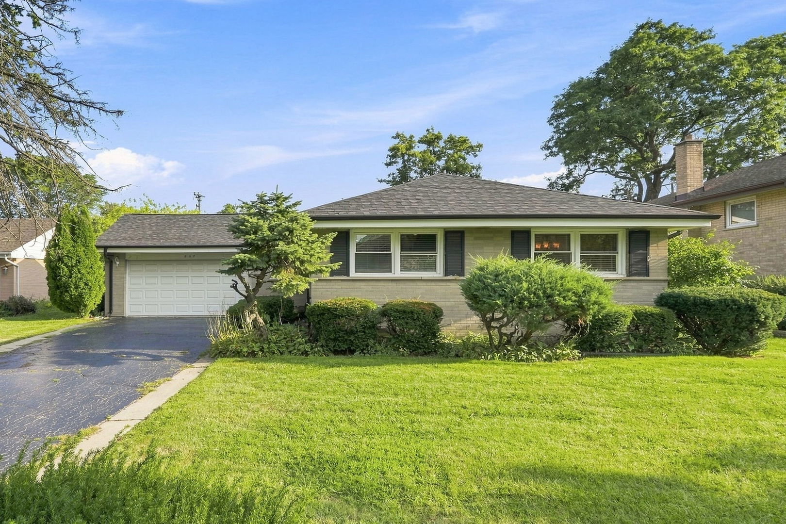 807 E Golfview Drive Property Photo 1