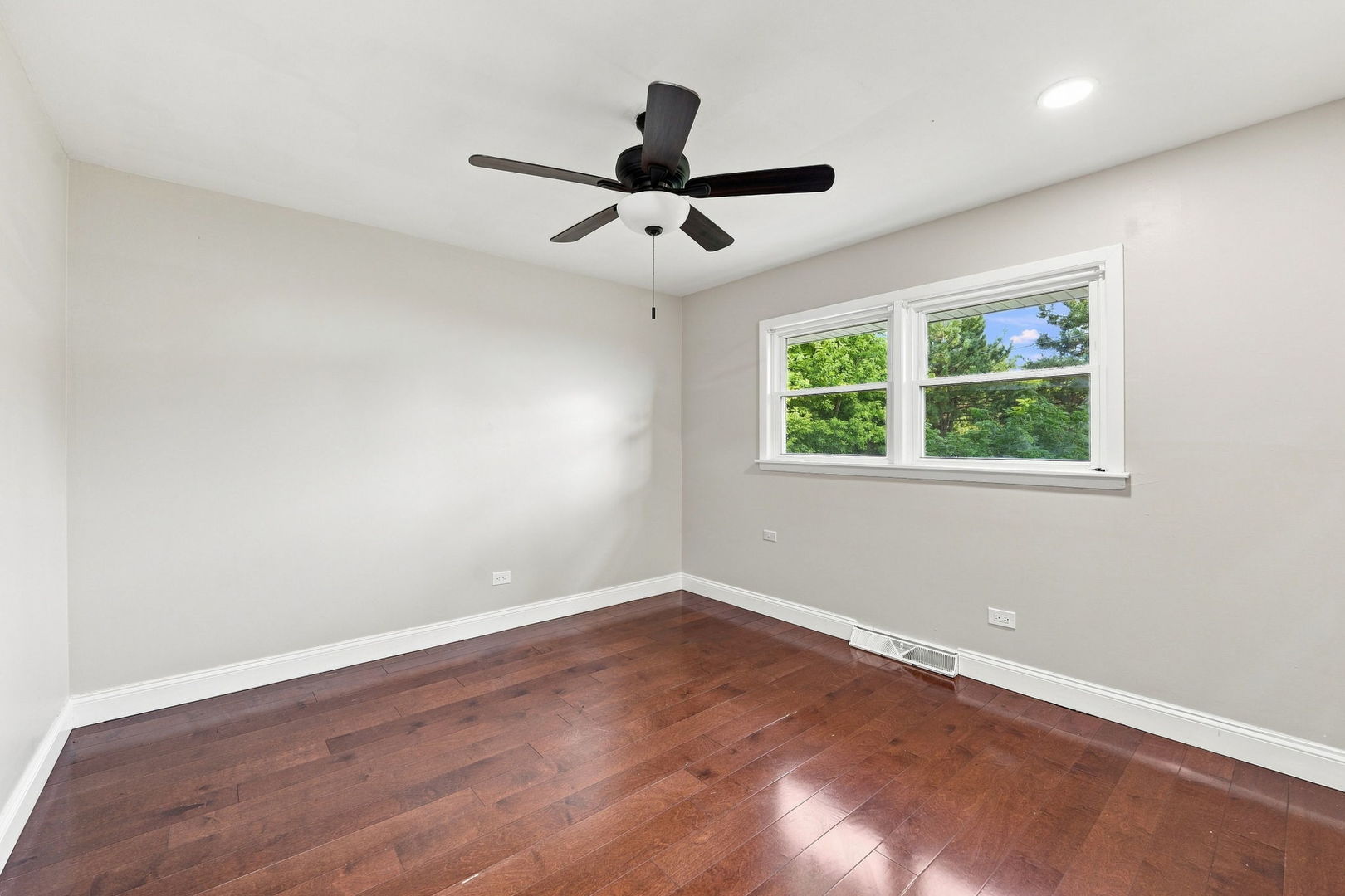 807 E Golfview Drive Property Photo 15