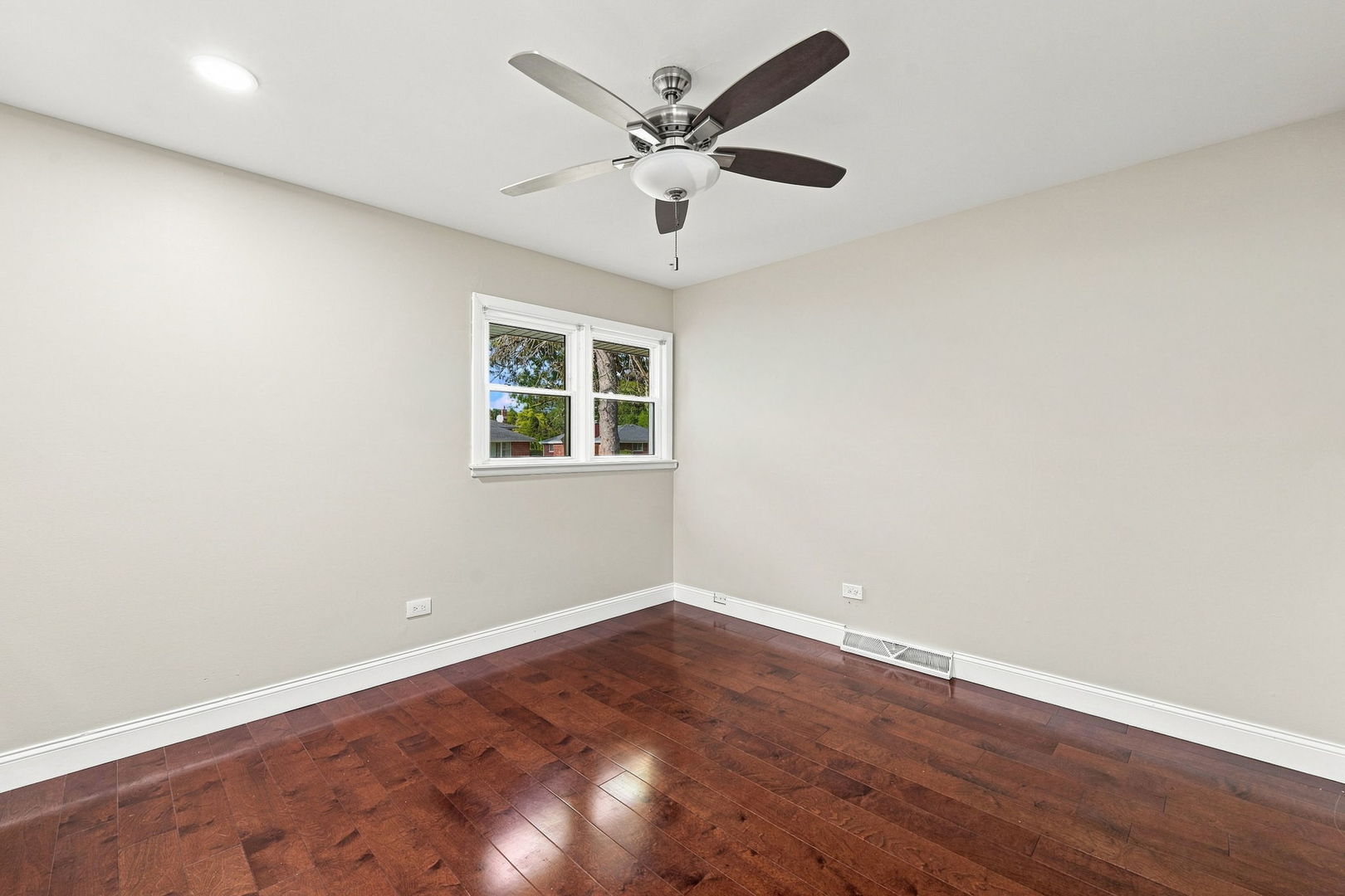 807 E Golfview Drive Property Photo 16