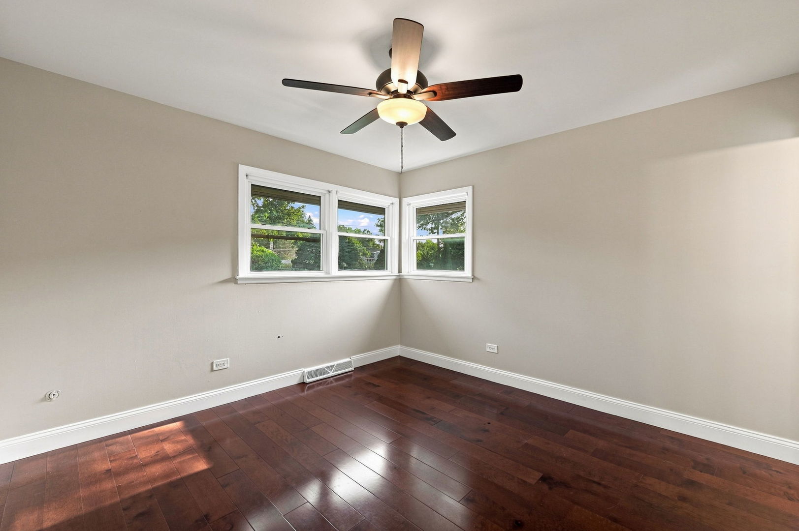 807 E Golfview Drive Property Photo 17