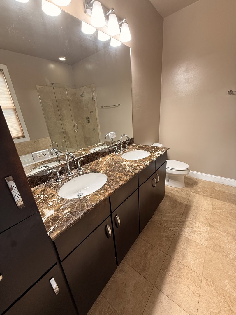 3862 S Lake Park Avenue 1s Property Photo 13