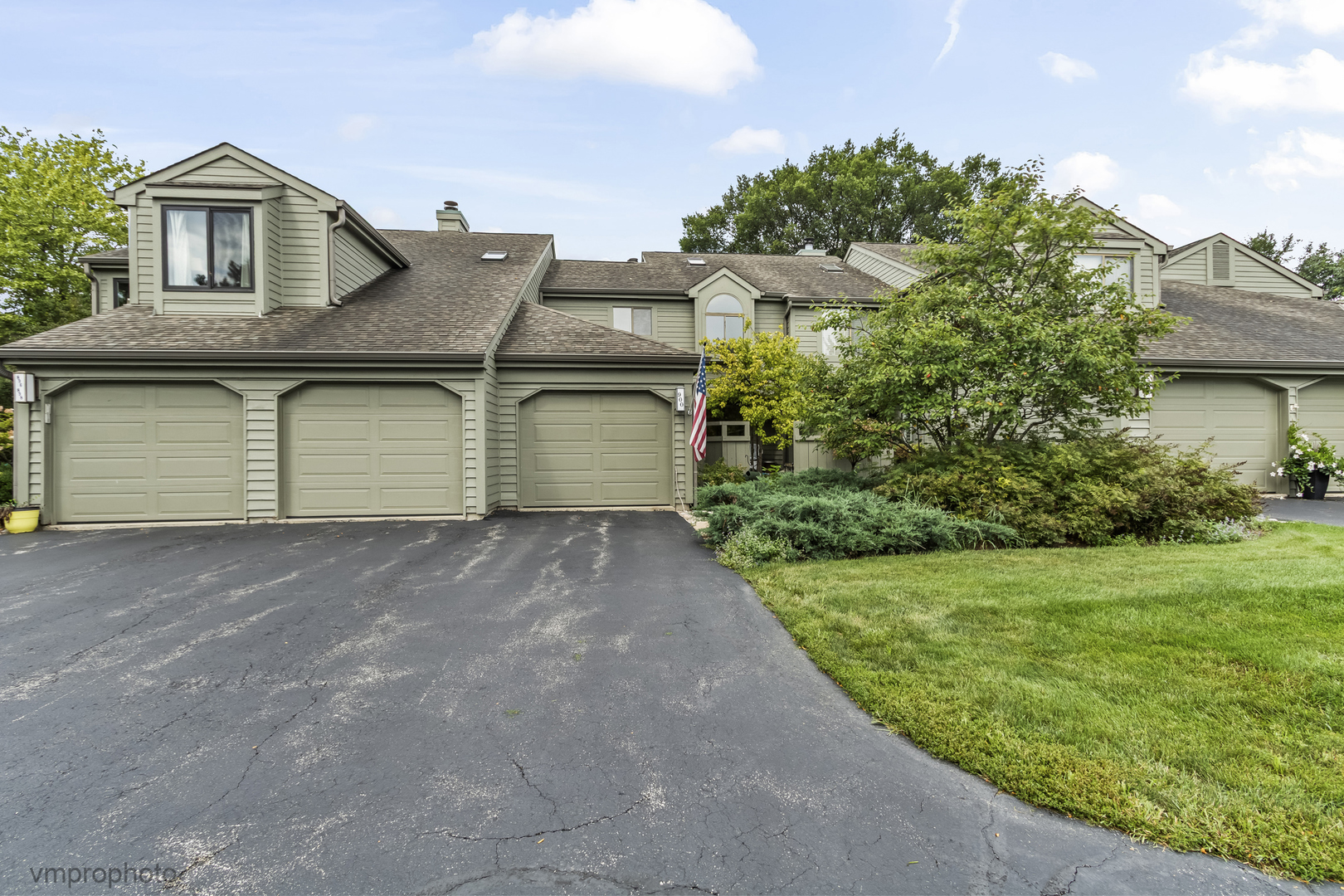 900 Shoreline Road Property Photo 1