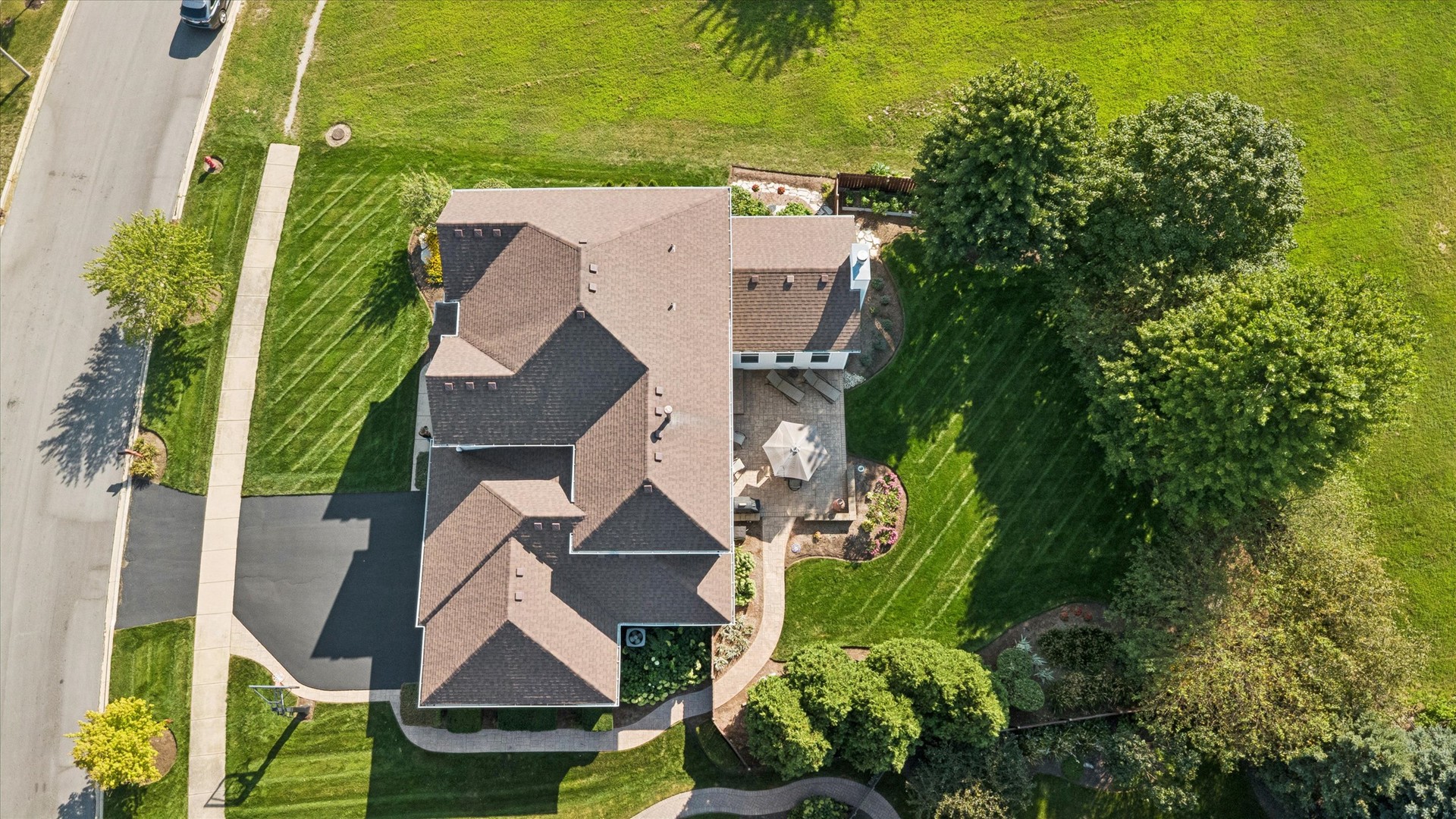 911 Hayden Drive Property Photo 3