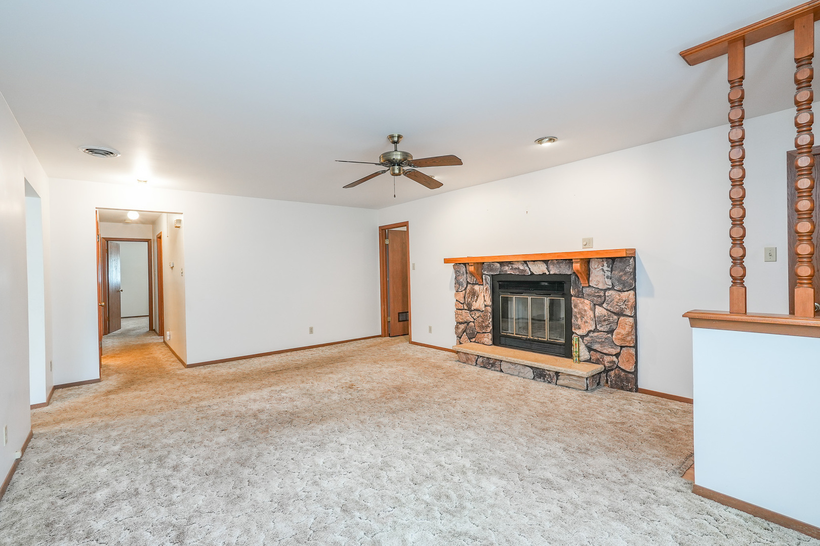 521 Hawthorne Lane Property Photo 3