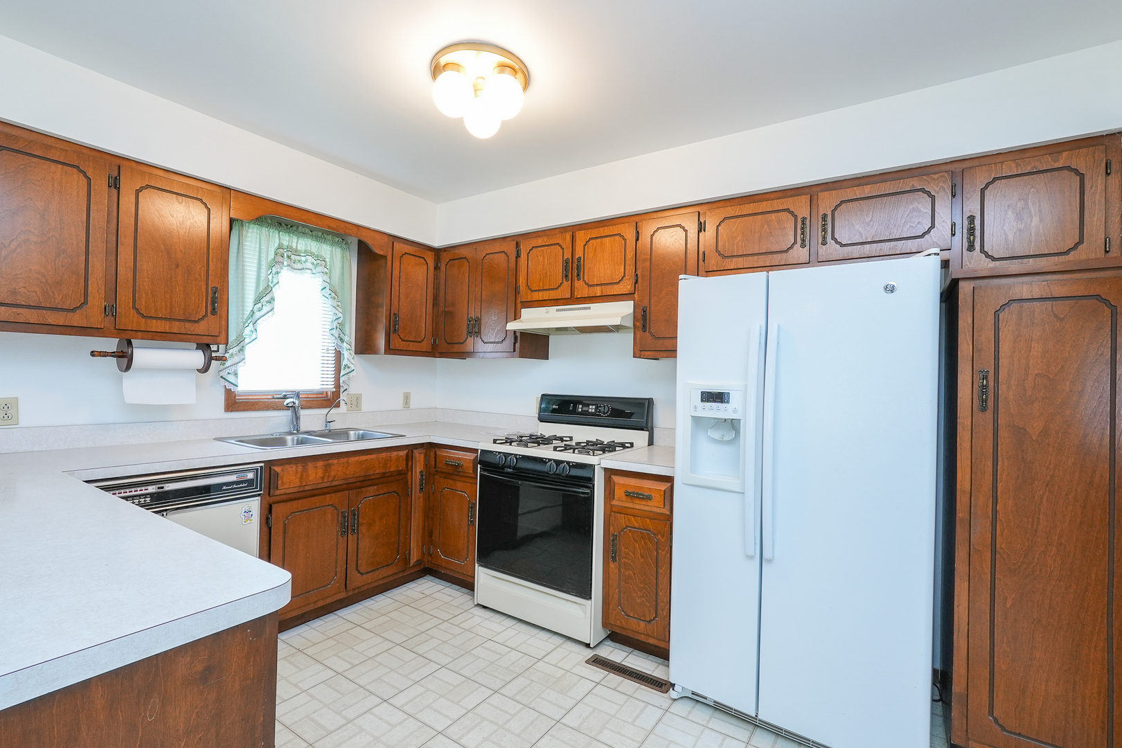 521 Hawthorne Lane Property Photo 4