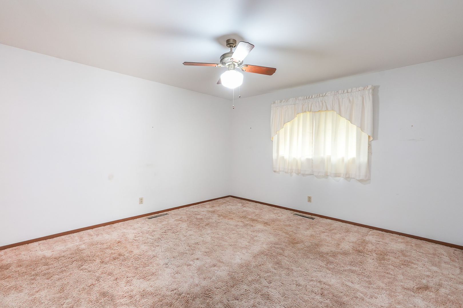 521 Hawthorne Lane Property Photo 16