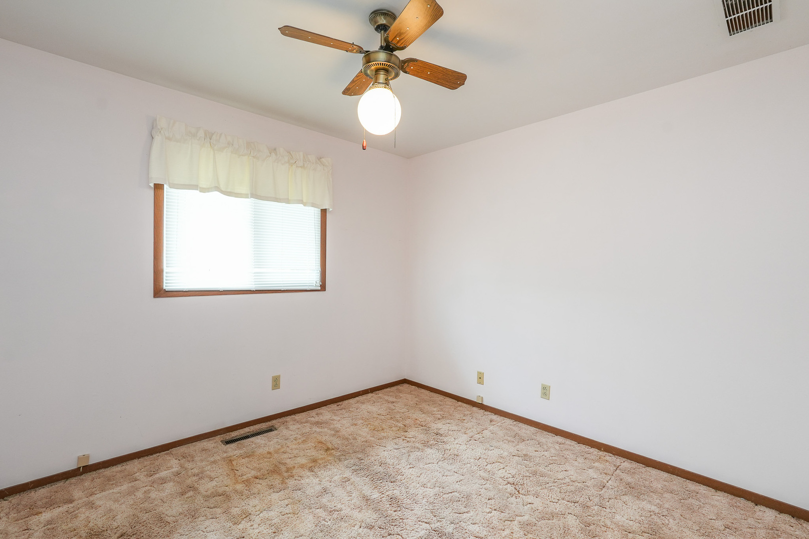 521 Hawthorne Lane Property Photo 18