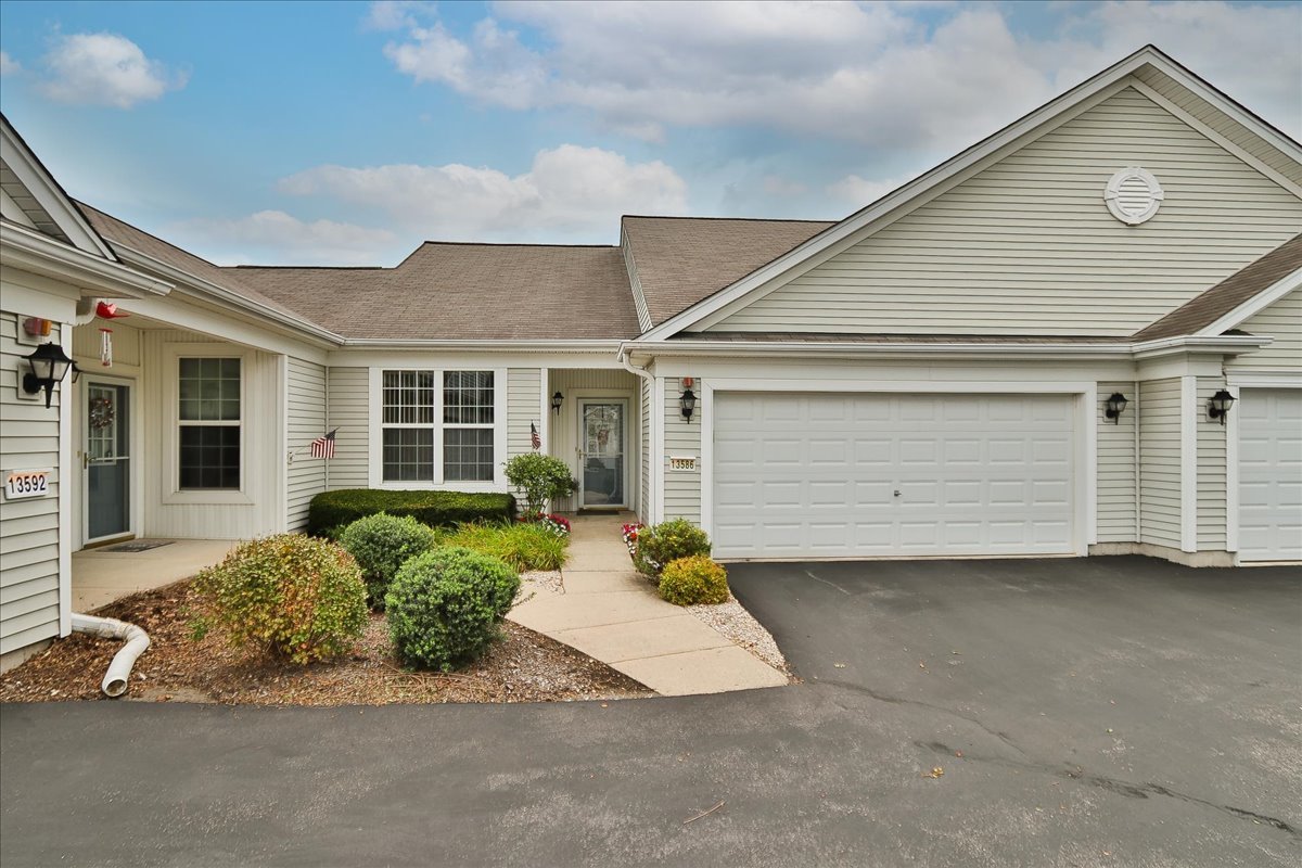 13586 Yellow Pine Drive Property Photo 1
