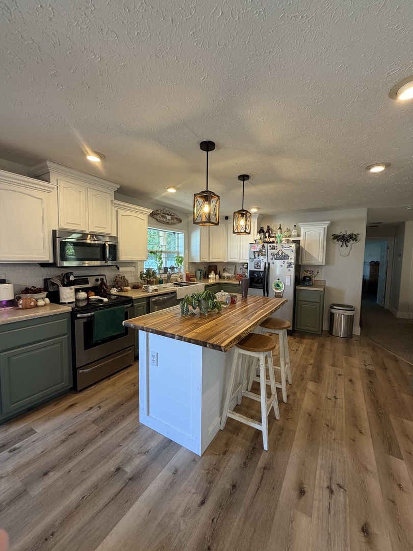 706 Airport Road Property Photo 6