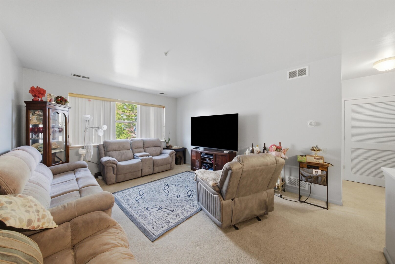 6710 S Keating Avenue 203 Property Photo 3