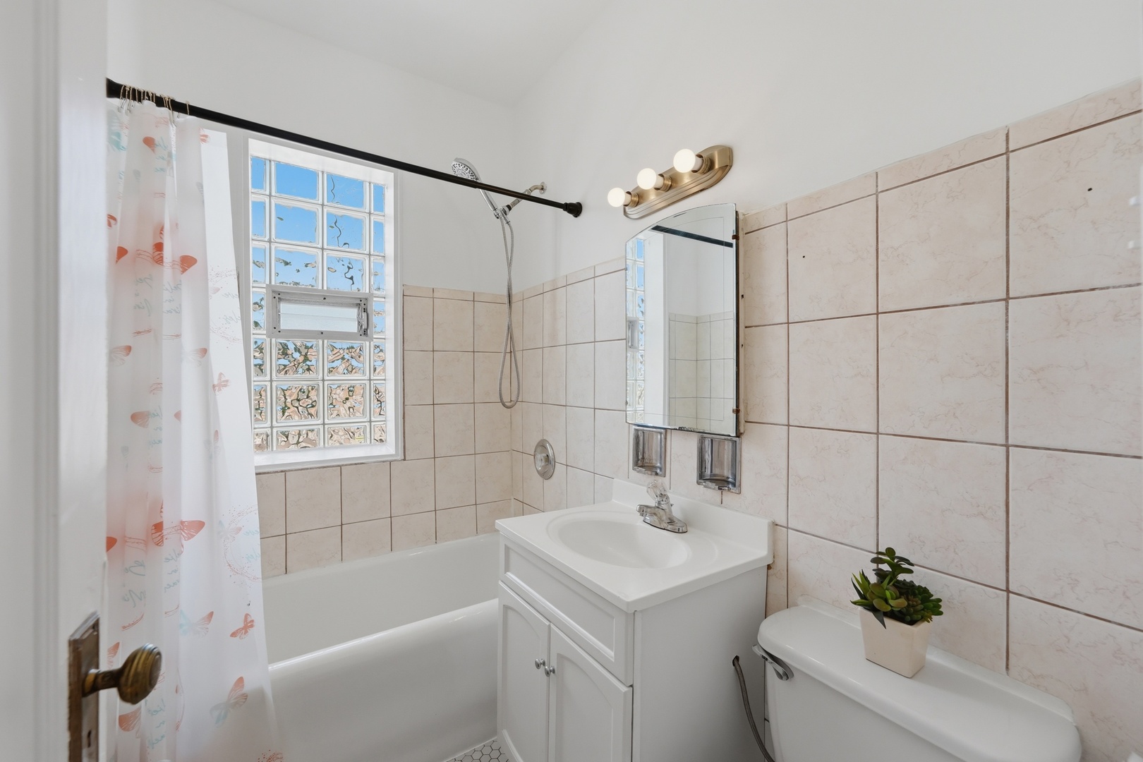 5708 W George Street 2 Property Photo 5