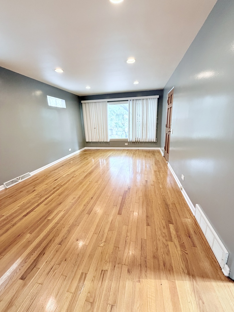 24 E 75th Street 2 Property Photo 3