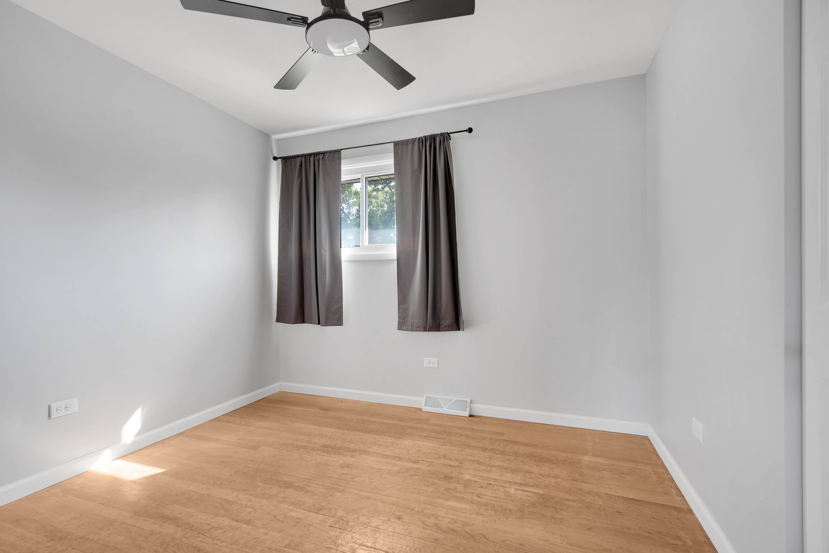 8808 S 85th Court Property Photo 11