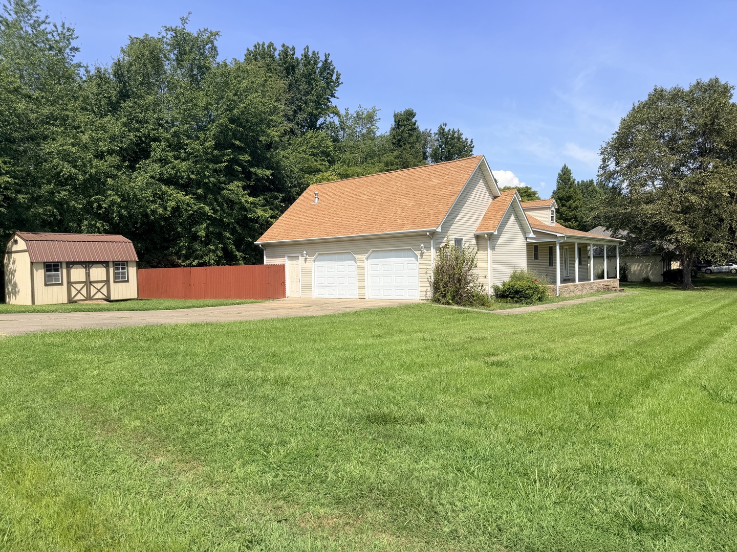 2805 Juniper Drive Property Photo 2