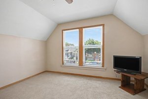 6621 S Oakley Avenue Property Photo 3