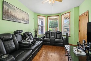 6621 S Oakley Avenue Property Photo 8