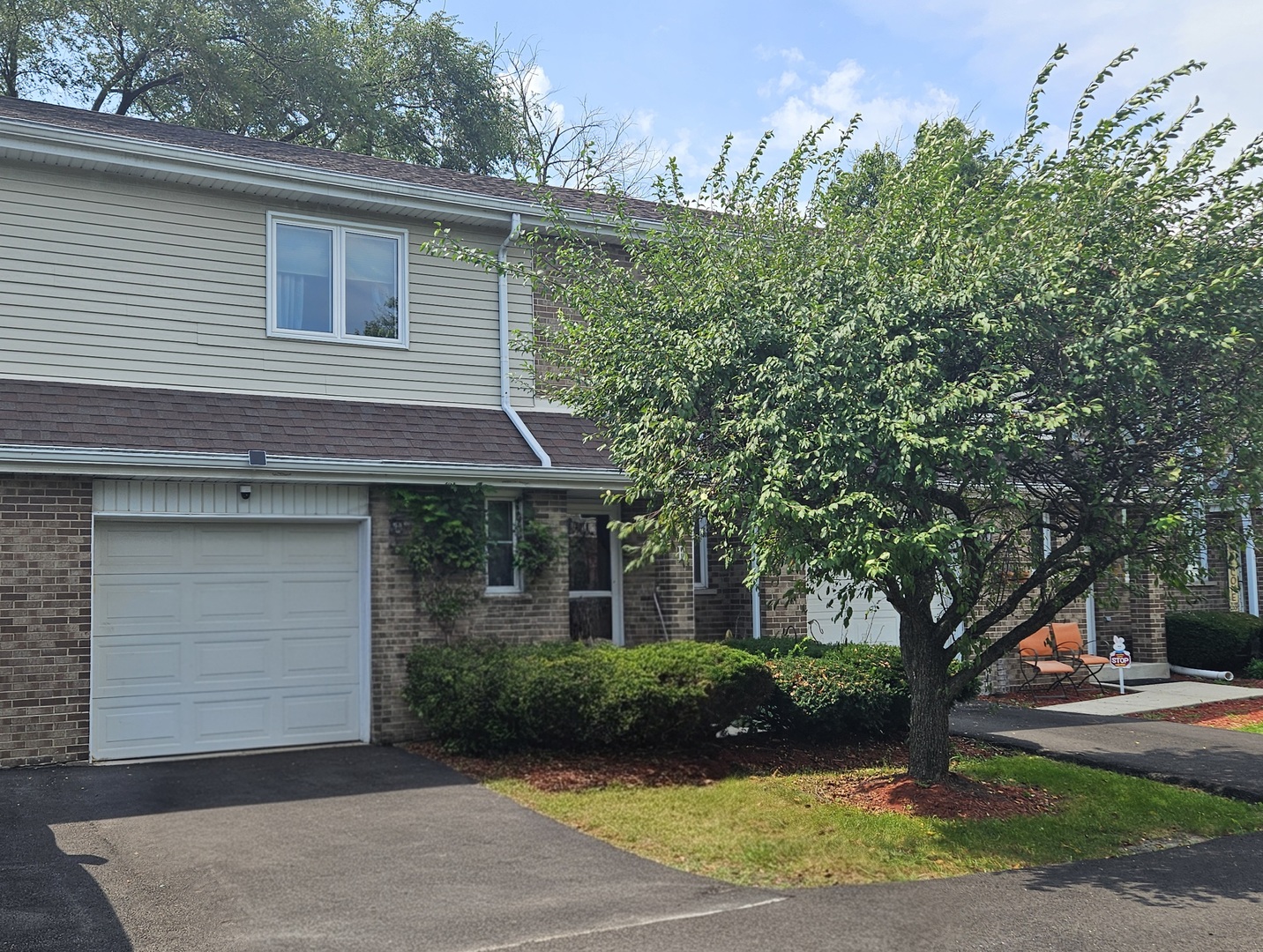 10956 S 76th Avenue Property Photo 1
