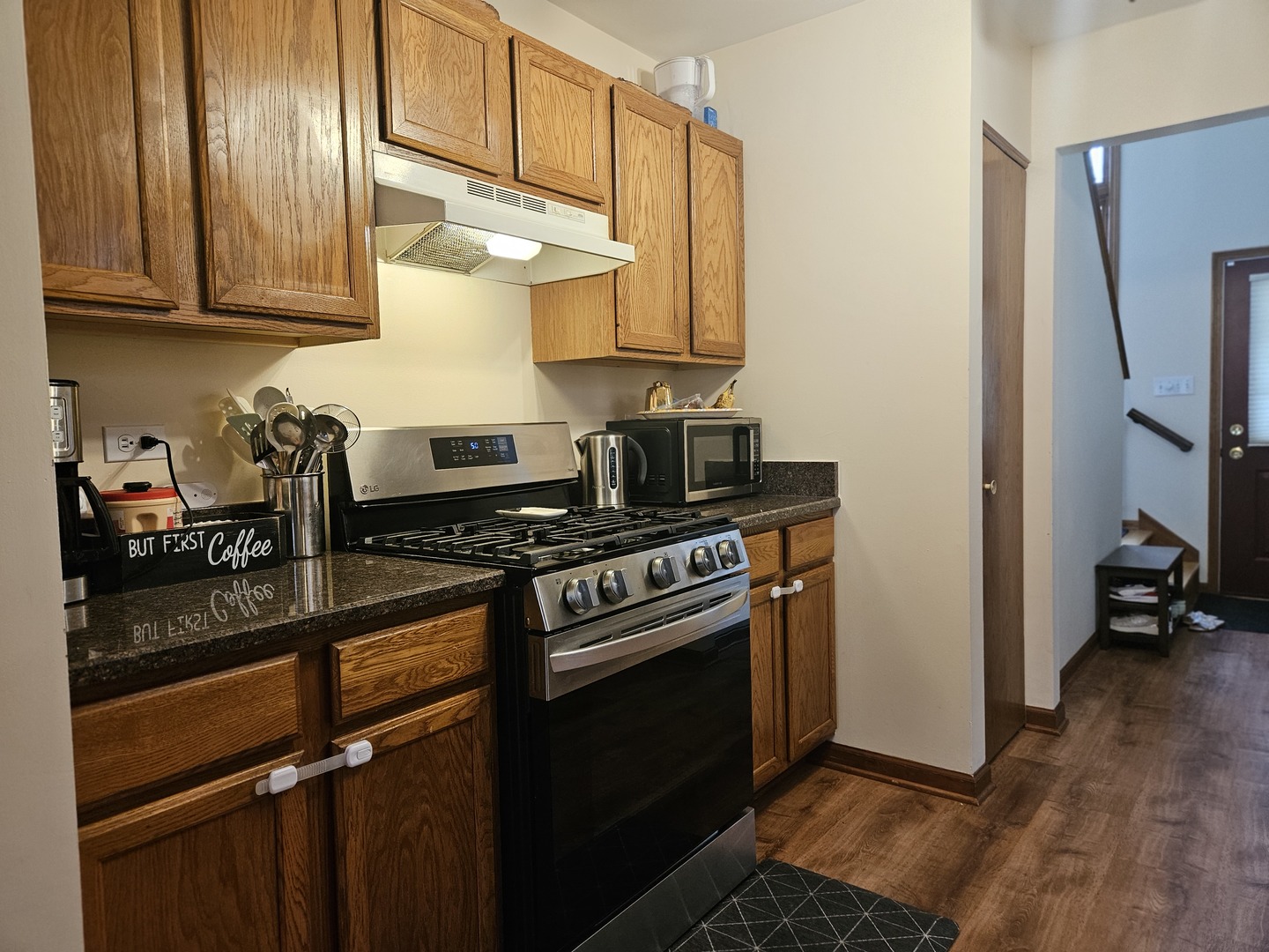 10956 S 76th Avenue Property Photo 4