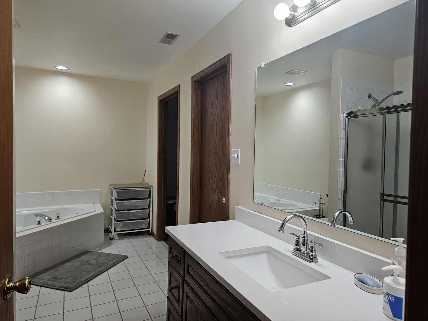10956 S 76th Avenue Property Photo 9